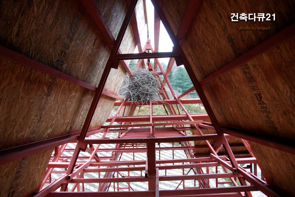 단양 스틸하우스 공법 전원주택 신축공사 지붕 점검통로와 까치집 